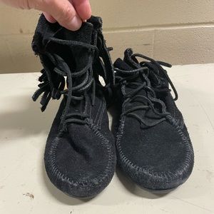 Black Minnetonka Moccasin Flats